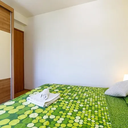 Nika With Balcony Apartman Funtana